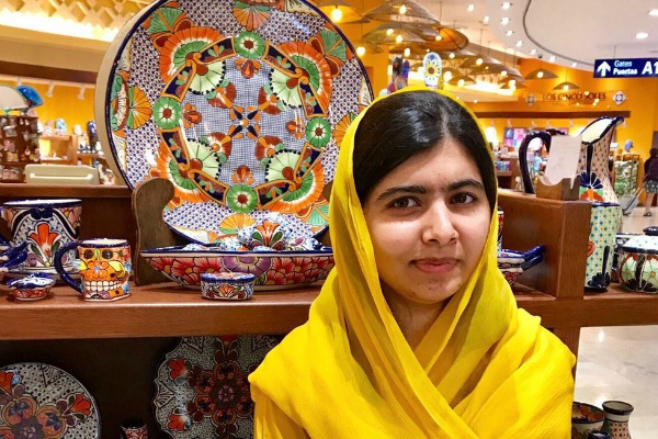 El vuelo de la activista paquistaní Malala Yousafzai fue desviado al aeropuerto de Cancún debido a la lluvia que cayó en la Ciudad de México.