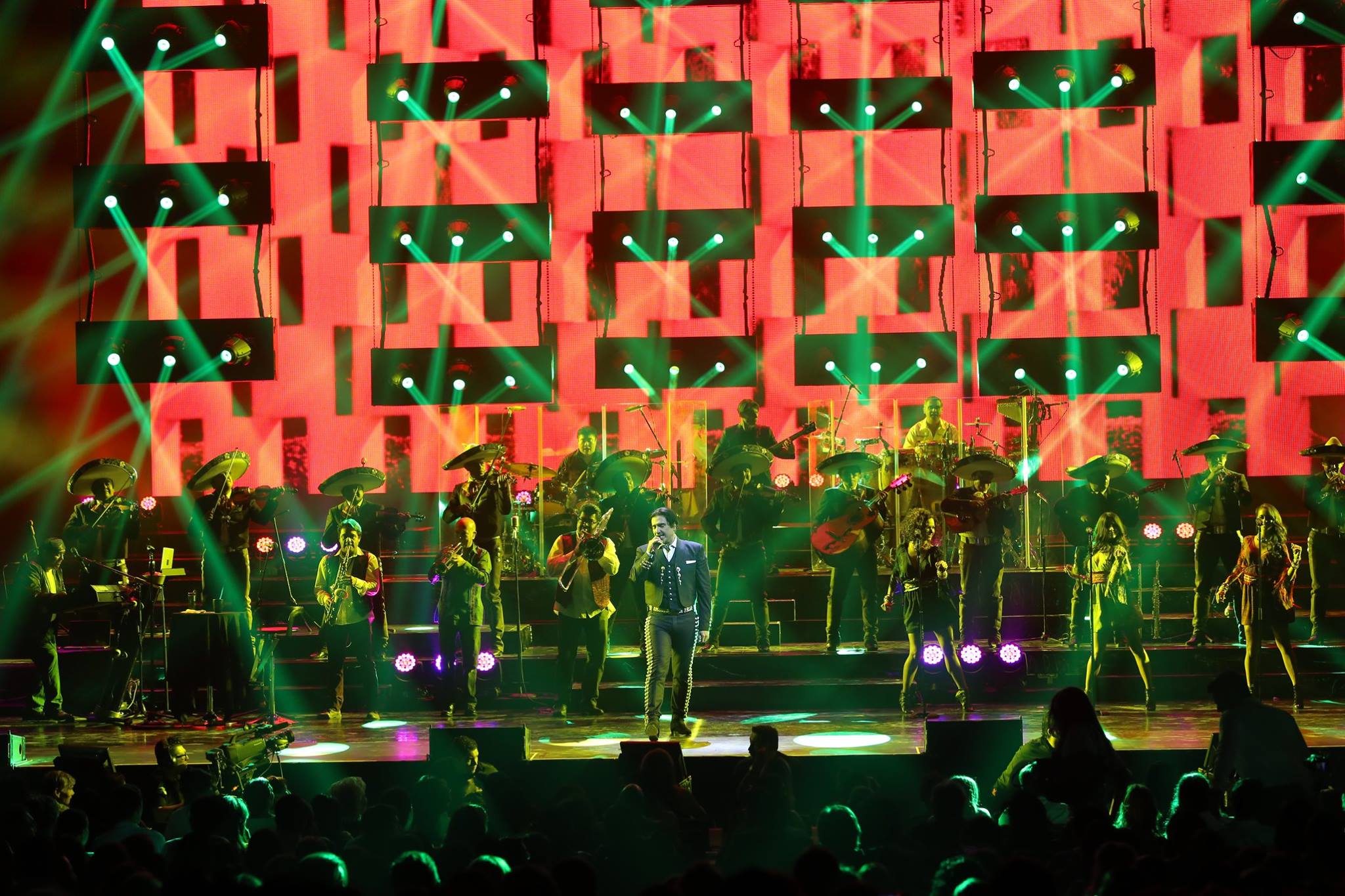 Alejandro Fernandez regresa al Auditorio Telmex