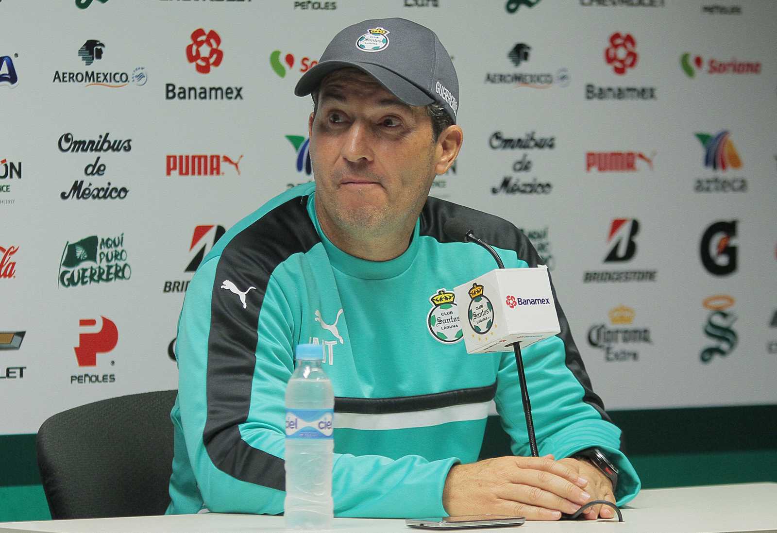 José Manuel de la Torre, DT de Santos Laguna, aseguró que jugarán con seriedad por la Copa Orlegi.