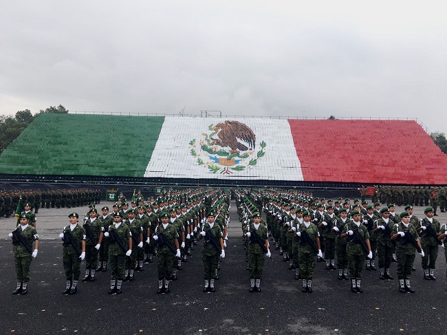 Más de 700 militares de todos los rangos fueron reconocidos por el secretario de la Defensa Nacional.