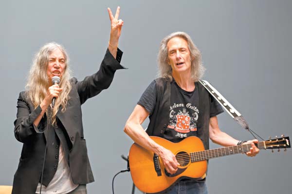Hoy, a las 13 horas, leerá su poema “Hecatomb” en la Casa del Lago, acompañada por Lenny Kaye.