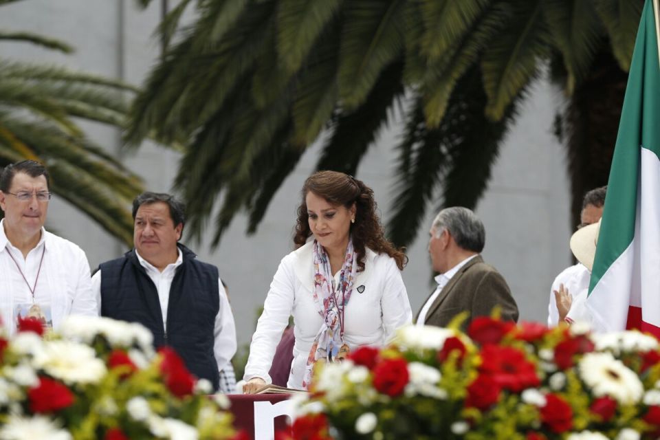 Dolores Padierna renunció al PRD el sábado pasado y apareció el domingo en un mitin de Morena encabezado por el líder nacional de éste partido, Andrés