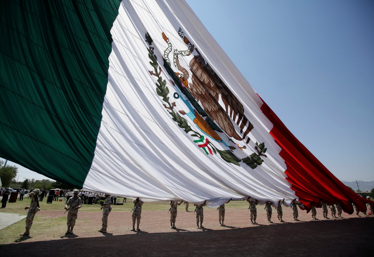 Fuerzas militares ensayan para el 207 aniversario de la Independencia de México 