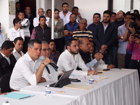 El gobernador de Oaxaca, Alejandro Murat en conferencia de prensa.