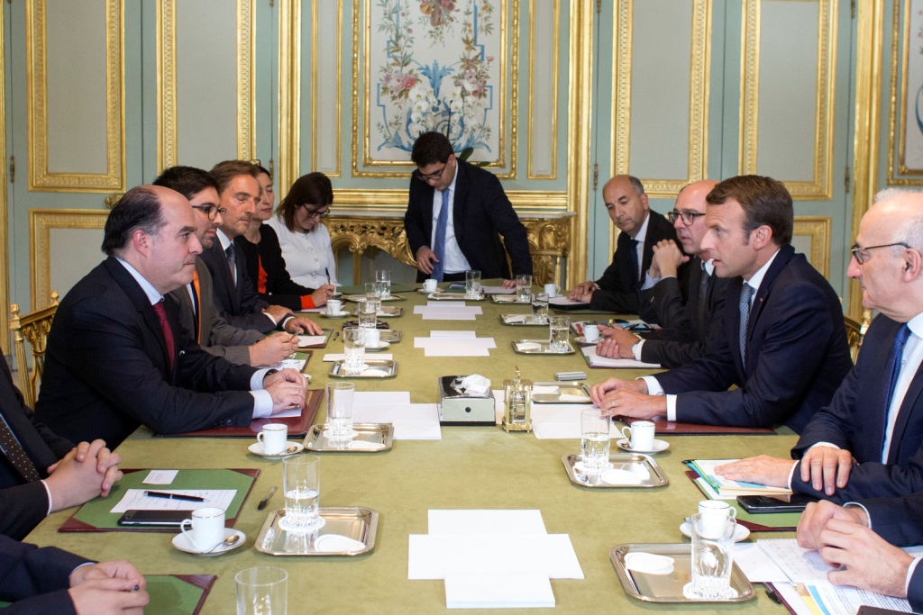 Macron expresó un apoyo "total" a la Asamblea Nacional venezolana.