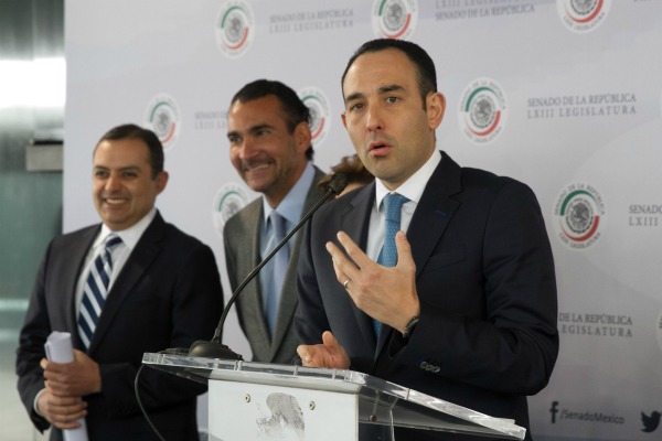 El senador Roberto Gil Zuarth acusó a Ricardo Anaya de tener secuestrada la Cámara de Diputados.