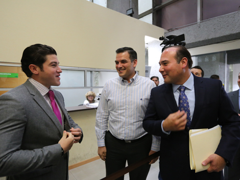 El diputado de MC, Samuel García y los dirigentes del PAN, Mauro Guerra y Arturo Salinas.
