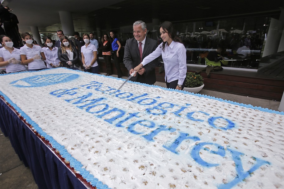 Festejan 74 aniversario del Tecnológico de Monterrey