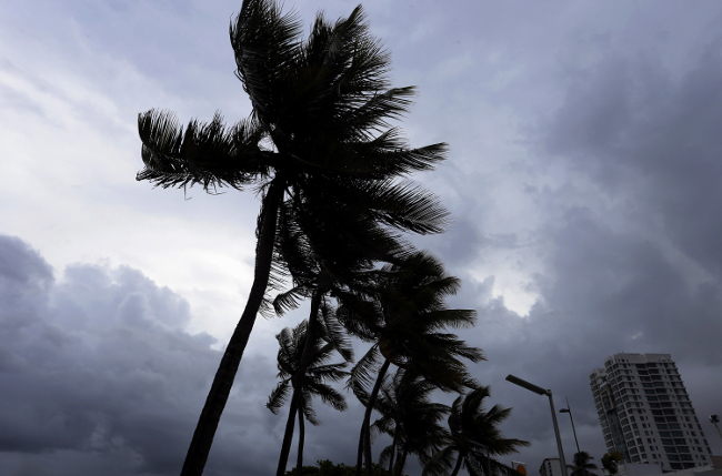 Se preparan para el golpe de 'Irma', el huracán más potente de la historia