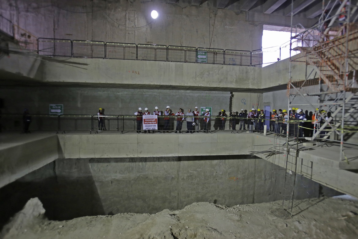 El primero punto que fue visitado fue la construcción de la estación La Normal de la Línea 3 del Tren Ligero