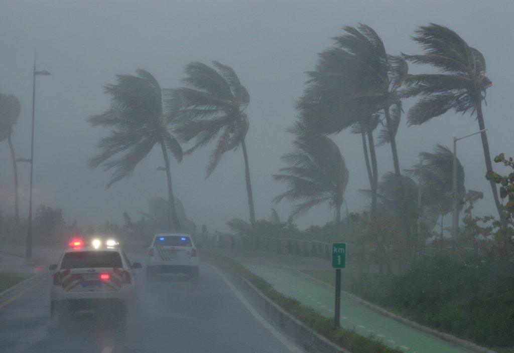 Los ciclones producen también un oleaje que genera "mareas de tormenta". Los dos efectos combinados contribuirán a poner en riesgo a más poblaciones y