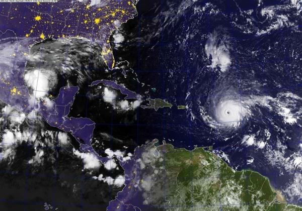 El ojo del huracán 'Irma' atravesó hoy Barbuda con efectos "potencialmente catastróficos" en esta isla y en el resto de Antillas Menores, Puerto Rico,