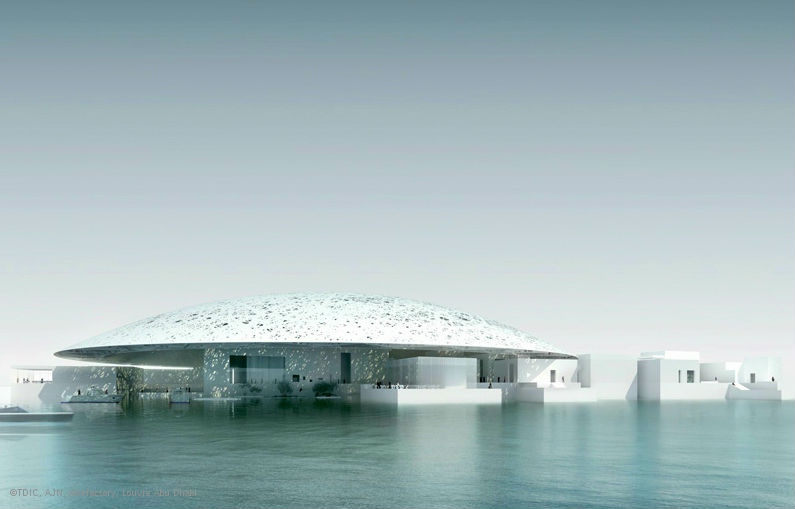 Una vista exterior del fastuoso Louvre Abu Dhabi.
