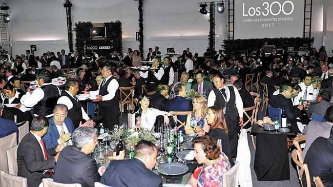 La comida convoca a más de mil invitados, entre políticos, funcionarios, periodistas e intelectuales. 