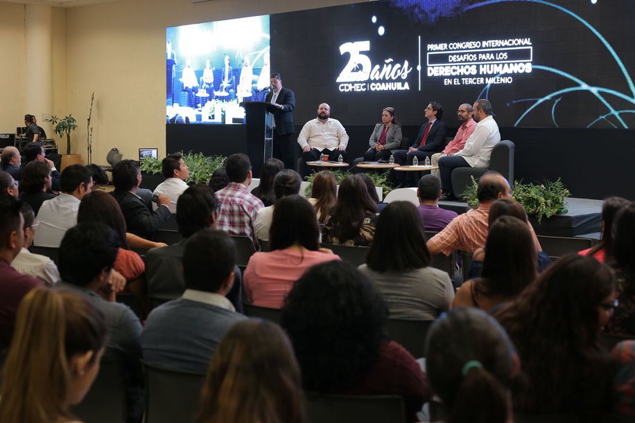 Este Congreso que se lleva a cabo en Ciudad Universitaria, busca dar a conocer los derechos humanos.