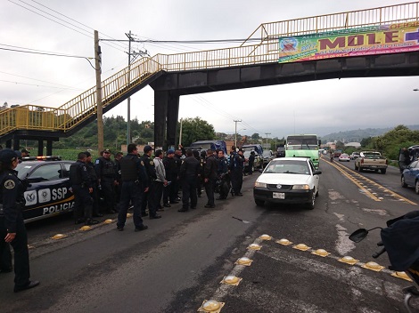 Seis elementos de la SSP resultaron lesionados luego de que habitantes se opusieran a la detención.
