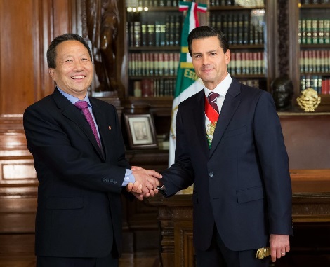 Kim Hyong Gil presentó sus cartas credenciales como embajador de Corea del Norte al presidente Peña Nieto el 20 de junio de 2016.