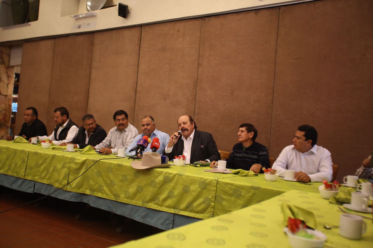 Organismos y perredistas de Coahuila manifestaron su apoyo a Morena.