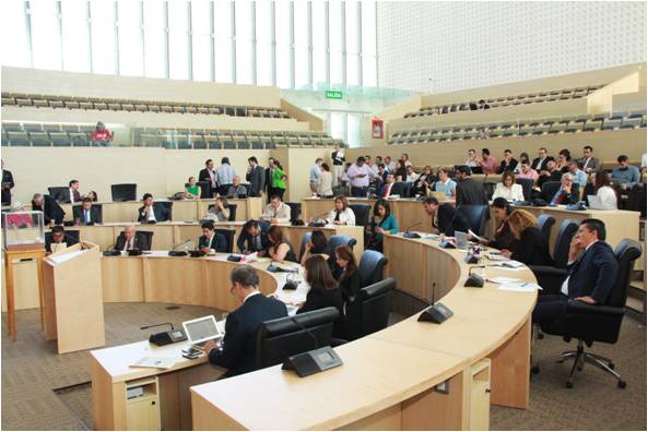 La petición de los empresarios para reducir los recursos a los partidos será dirigida al Congreso estatal.