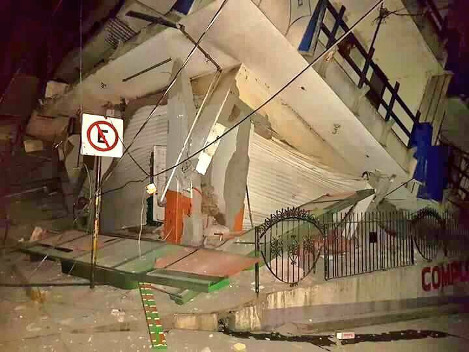  Hotel Anel, ubicado en el municipio de Matías Romero que se colapso por el sismo. Se presume que hay cuatro huéspedes atrapados. 