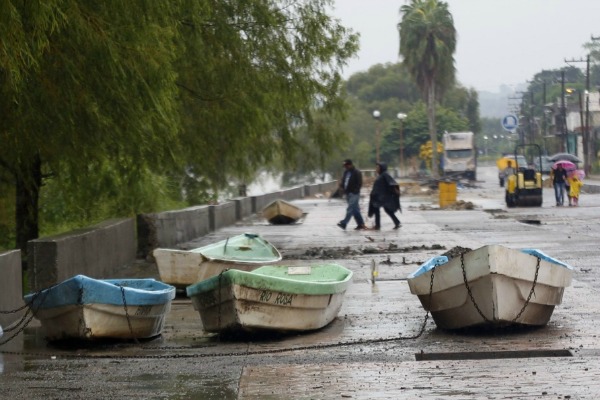 Las lluvias son constantes en la zona norte de Veracruz, horas antes de que el huracán 'Katia' toque tierra.