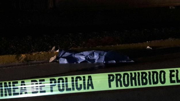 Las autoridades investigan los hechos para dar con el paradero del presunto responsable.