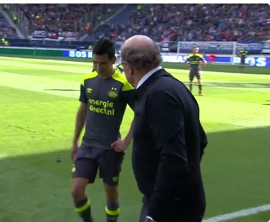 Hirving Lozano al momento de su expulsión