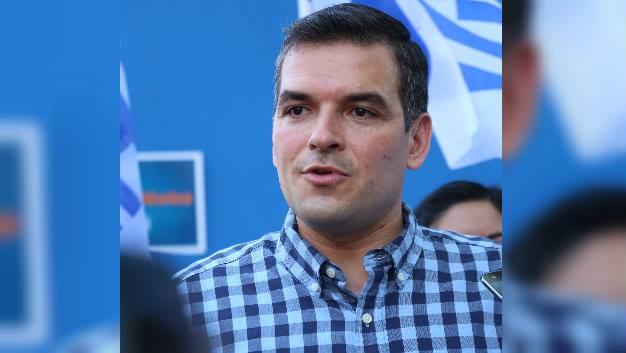 Mauro Guerra, dirigente estatal del PAN en Nuevo León, pide al gobernador que defina si se postulará para la candidatura presidencial.