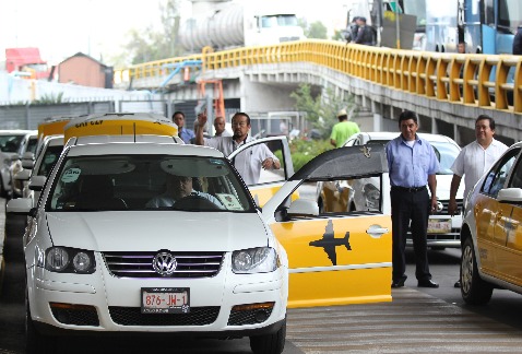 Taxistas del AICM.