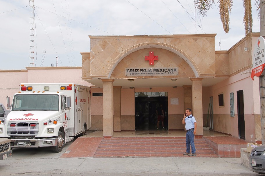 Iván Enrique fue trasladado a la Cruz Roja de Gómez Palacio.