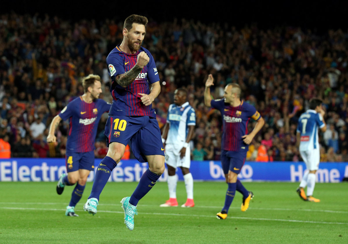 Lionel Messi festeja tras marcar el primer gol del partido