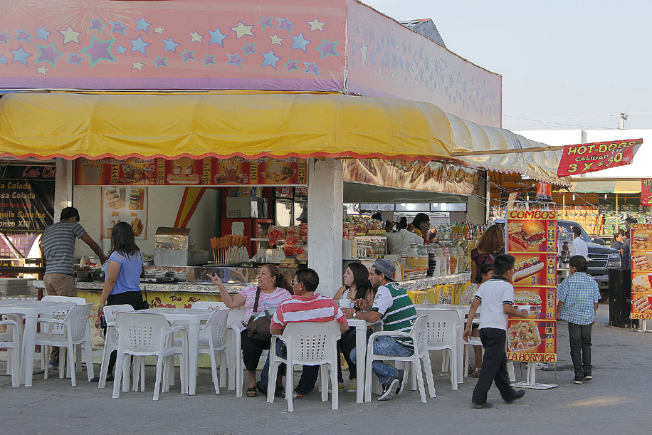 Morales Cortés comentó que en la feria fueron hallados dos menores consumiendo alcohol en un restaurante. 
