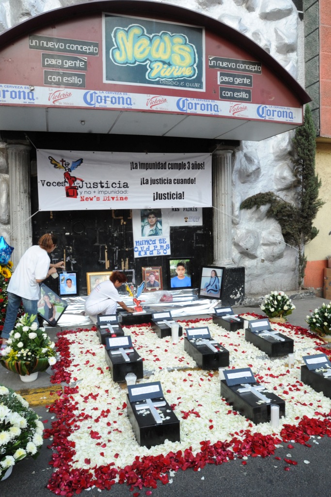 Los cinco policías que hoy buscan ser amparados fueron condenados a más de 5 años de prisión por el caso New's Divine.