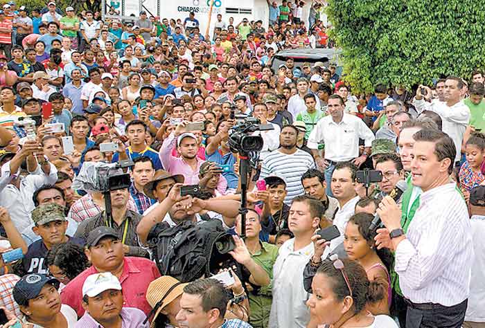 El Presidente se comprometió a reparar el centro de salud de El Paredón, en Chiapas.