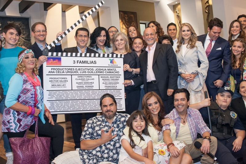 TV Azteca presentó su nueva telenovela '3 familias'.