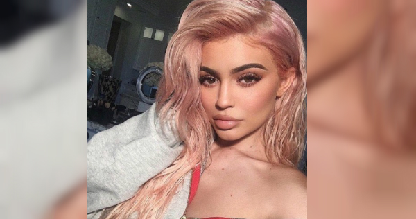 Kylie Jenner habla sobre su operación de labios.