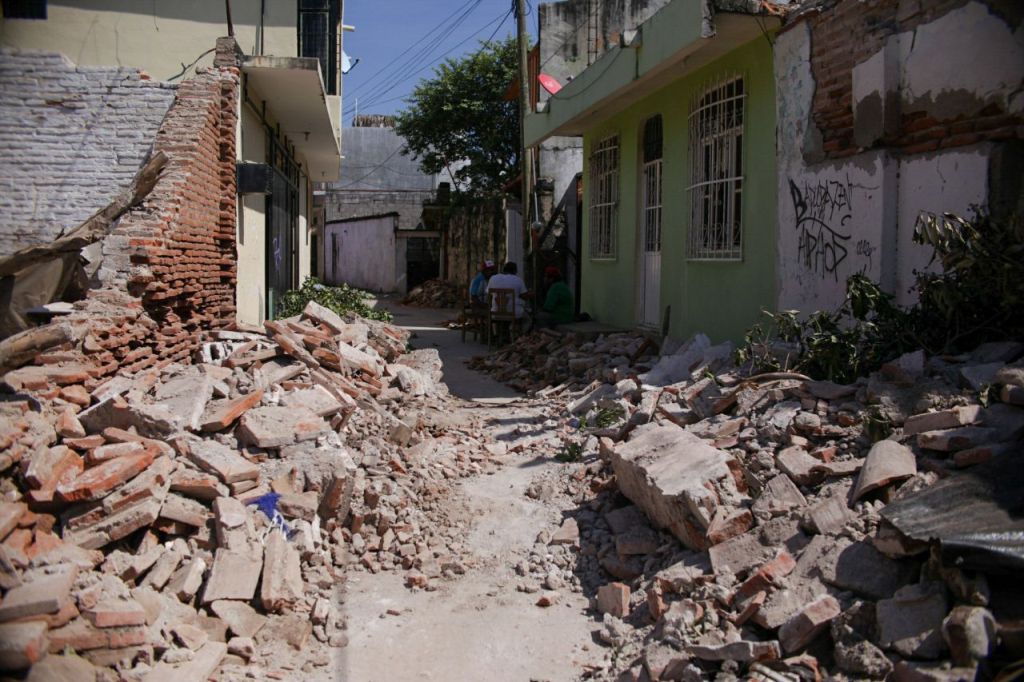 En total, 98 personas de Oaxaca, Chiapas y Tabasco murieron a causa del sismo de 8.2 grados en la escala de Richter.