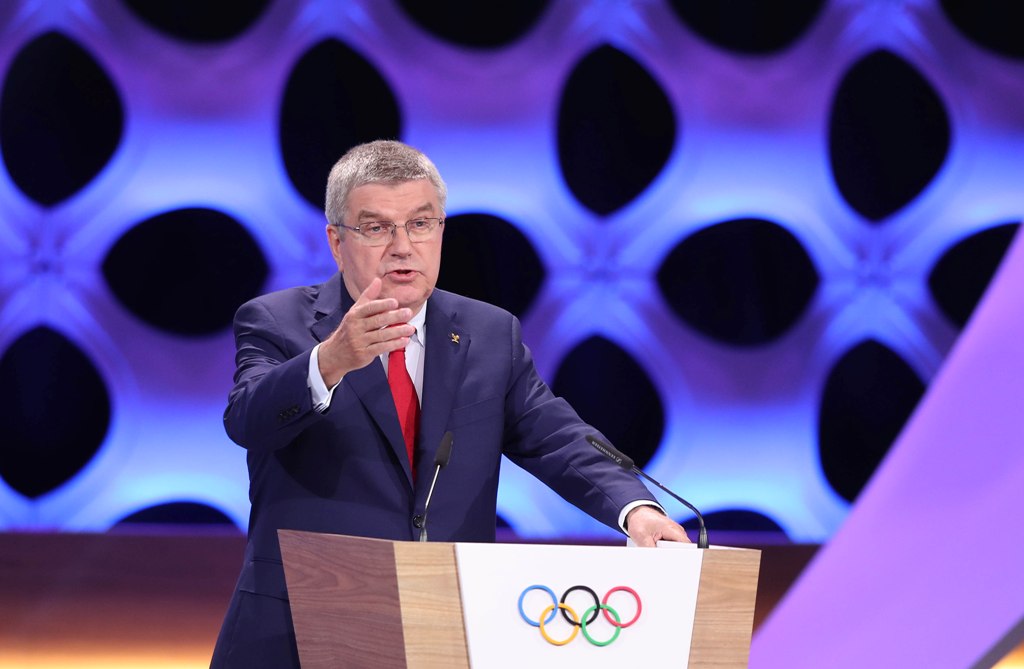 Presidente del Comité Olímpico Internacional (COI), Thomas Bach, habla durante una sesión del COI