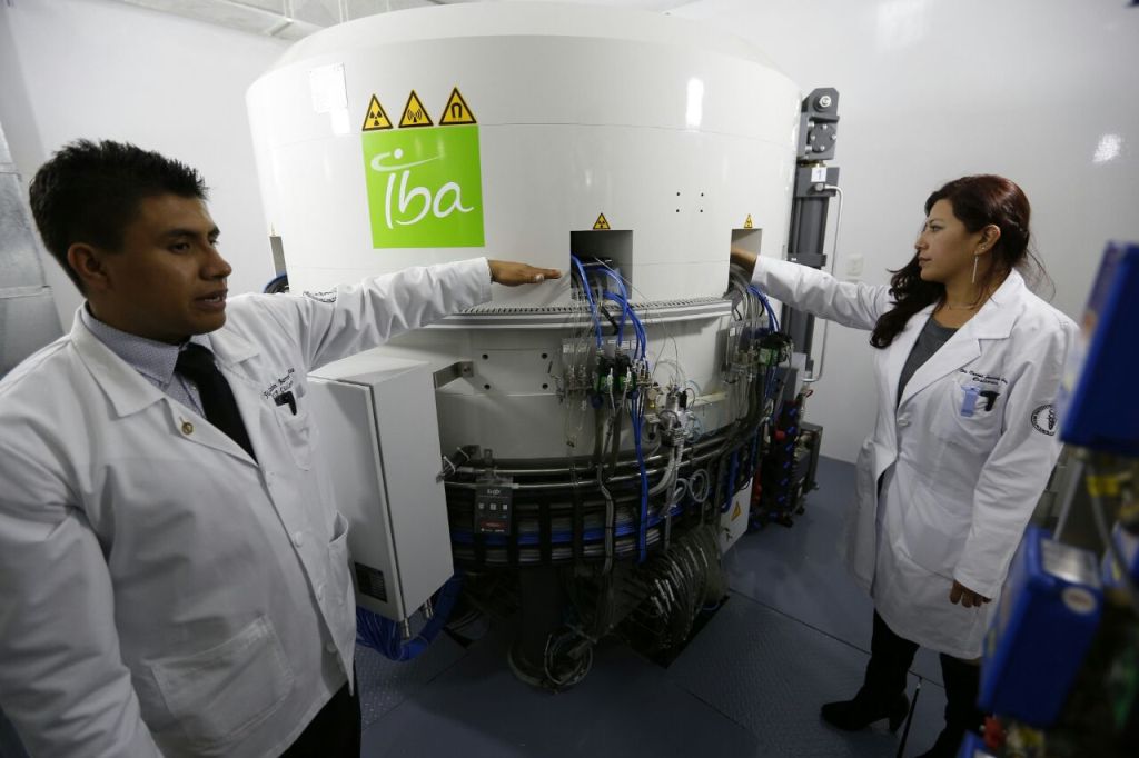 El ciclotrón es una herramienta que ayuda a localizar y medir las células cancerígenas para desarrollar tratamientos específicos que disminuyan daños 