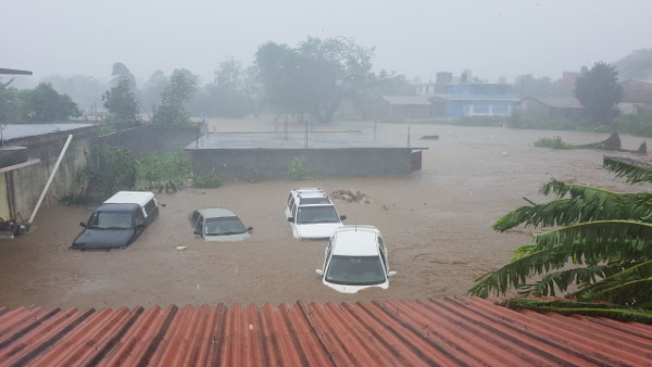  Las fuertes lluvias provocadas por 'Máx' provocaron severas inundaciones en la región de la Costa Chica, Guerrero.