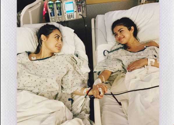En Instagram, Selena Gomez compartió una fotografía con su amiga Francia Raisa quien le donó uno de sus riñones.