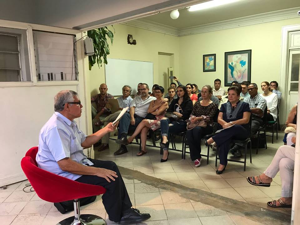 La escuela contó también con editorial propia: La luciérnaga editores.