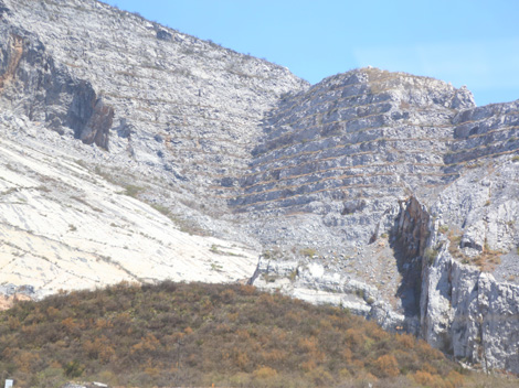 Pedreras en el cerro de Las Mitras.
