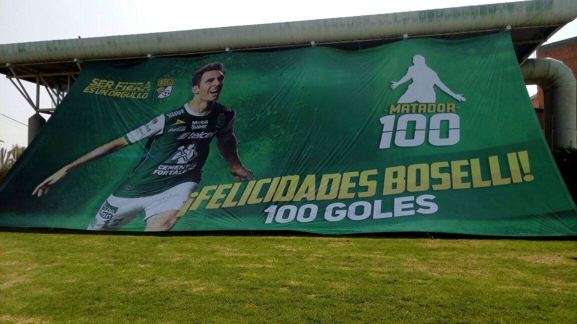 Se colgó en el Parque Explora una lona. 
