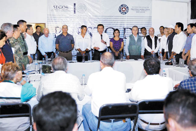 Los titulares de Segob, Miguel Ángel Osorio Chong, y de Sedatu, Rosario Robles, encabezaron reunión en Oaxaca. 