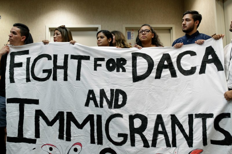 La administración de Trump quiere atender al DACA combinándolo con seguridad fronteriza masiva y el cumplimiento interno de la ley migratoria.