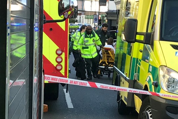 Al menos 22 personas resultaron heridas por la explosión de un artefacto casero en el Metro de Londres.