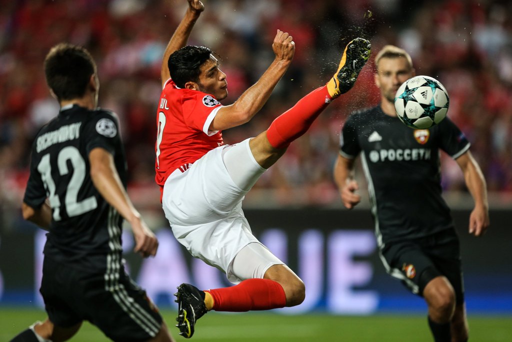 Benfica de Raúl Jiménez cae ante Boavista
