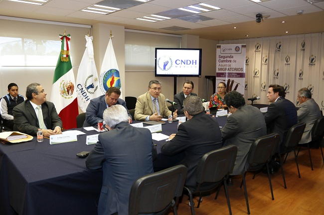 La CNDH e integrantes de la Federación Mexicana de Organismos Públicos de Derechos Humanos (FMOPDH).
