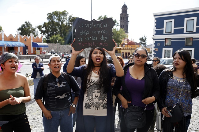 Decenas de mujeres y hombres pidieron justicia por la chica de 19 años.